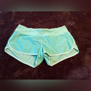 LULULEMON WOMANS RUNNING SHORTS